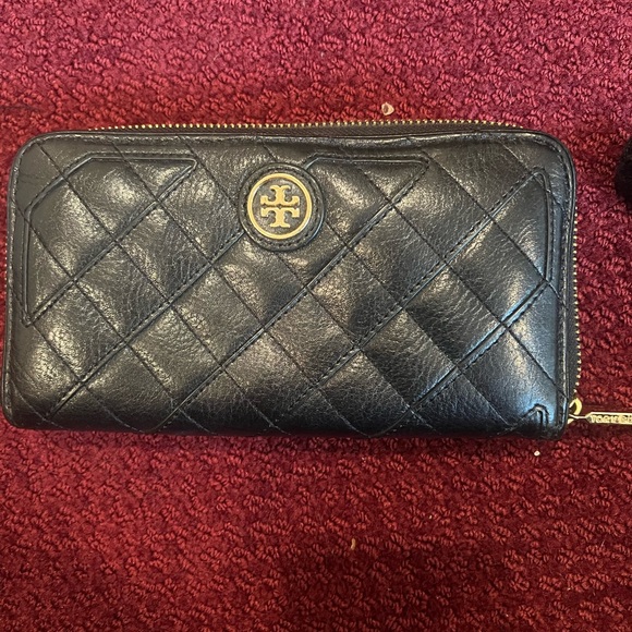 Tory Burch EUC large quilted Wallet Willa zip continental 425 retail - Picture 2 of 10